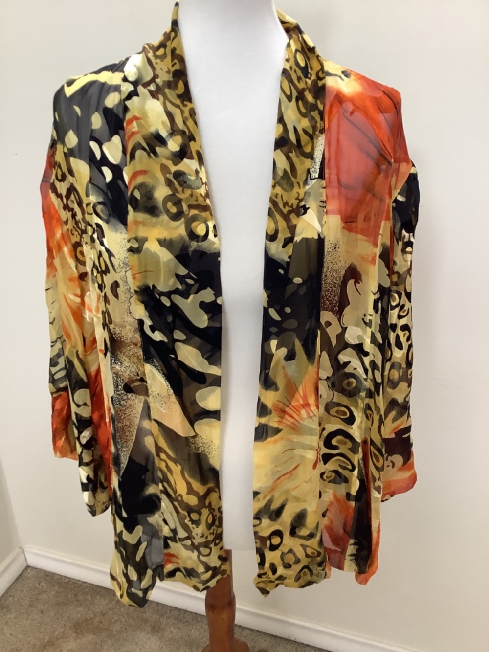 Chicos Lightweight Top Silk and Rayon Size 2